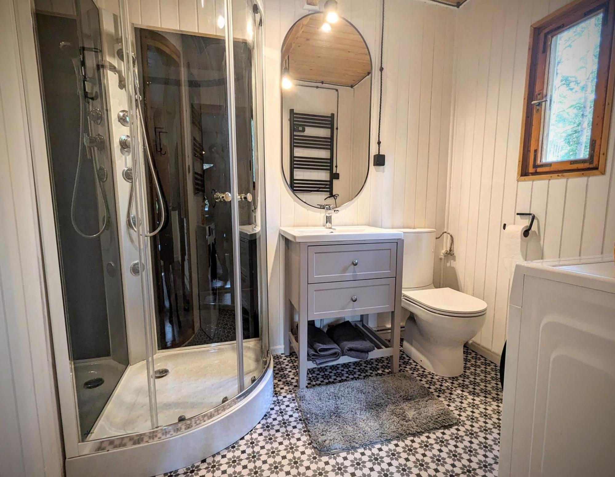 Holiday home Szumiaca Sosna - Jacuzzi, Ognisko, Sauna, Bbq *